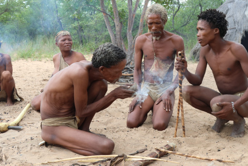 Primitief vuur maken Namibie